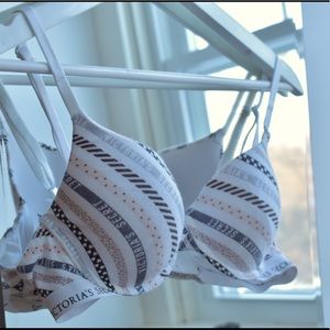 Victoria’s secret pattern 34B bra